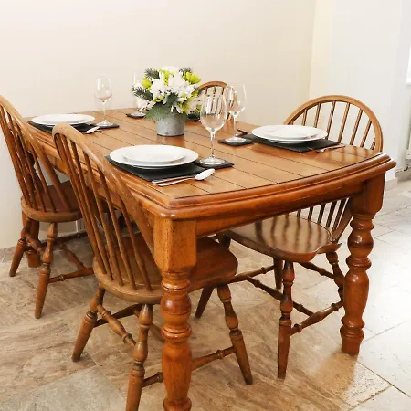 Millstone Cottage, Holiday home *