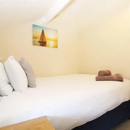 بيت للعطل Millstone Cottage, *